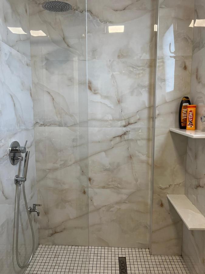 Grand New Bazaar Apartment Tirana Buitenkant foto