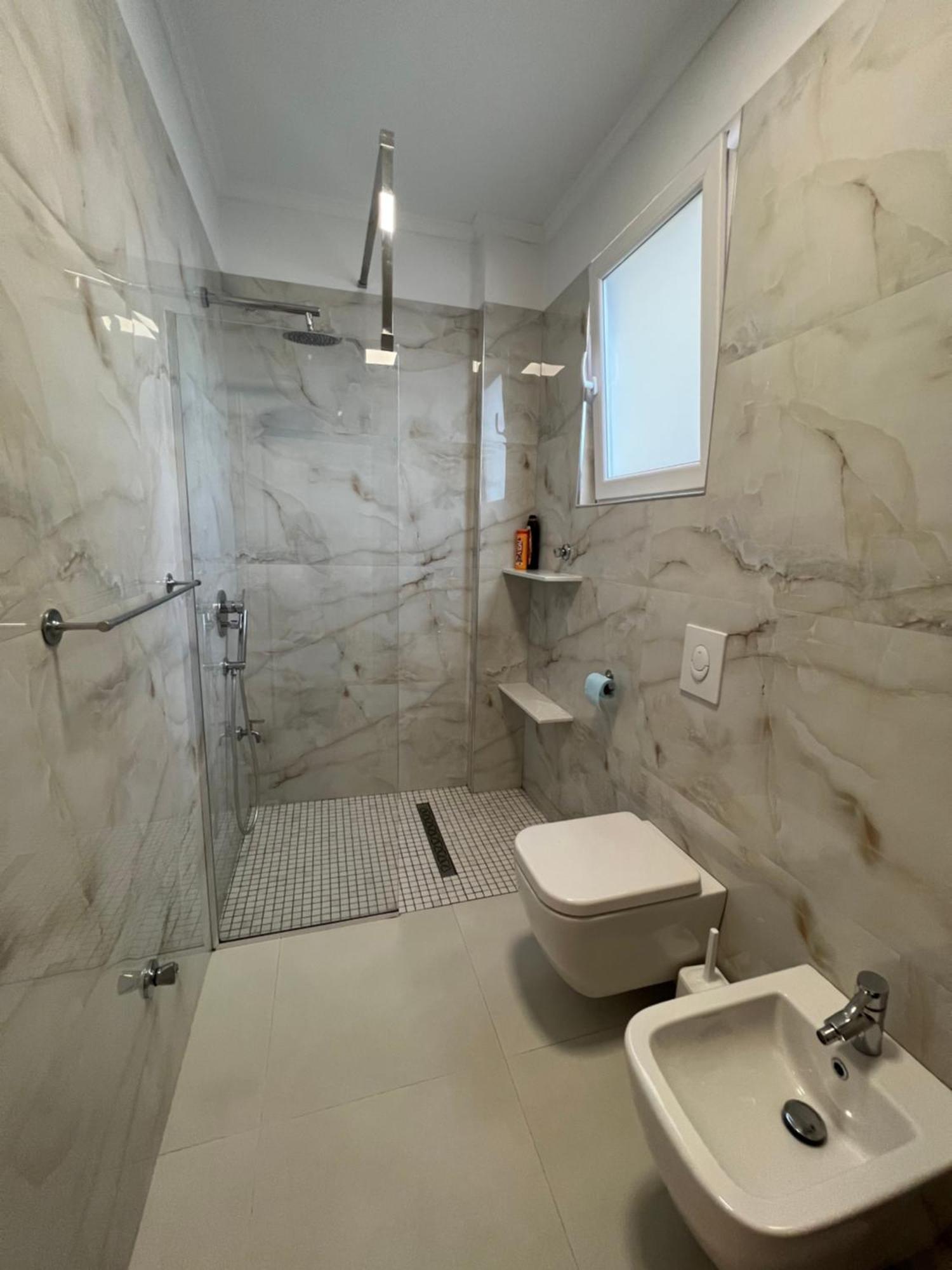 Grand New Bazaar Apartment Tirana Buitenkant foto